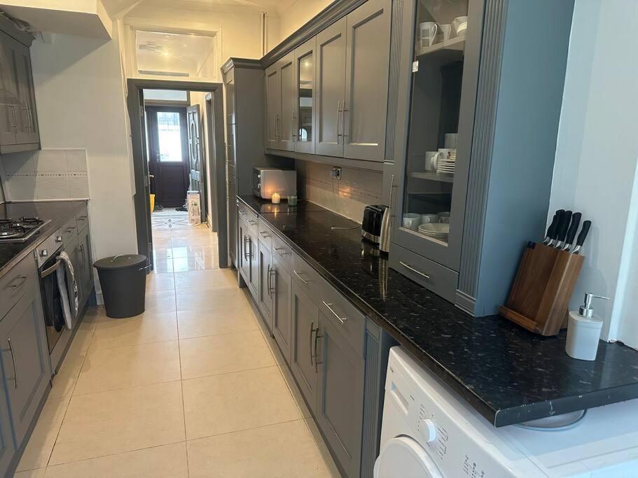 5 Bedroom House Se6 London Eksteriør billede